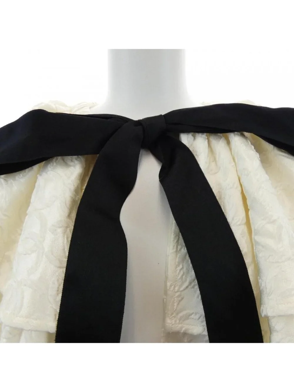 Chanel 25k Jacket White